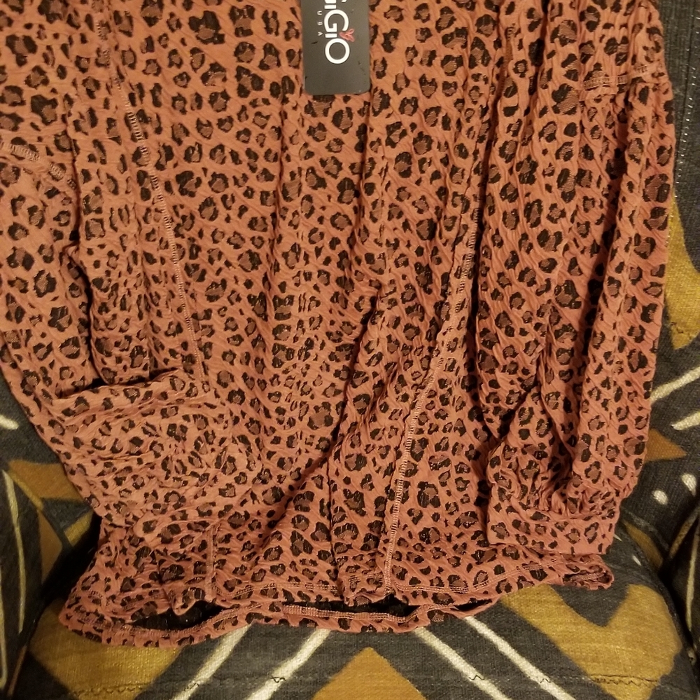 GiGio leopard clay crinkle balloon sleeve blouse - Picture 3 of 5